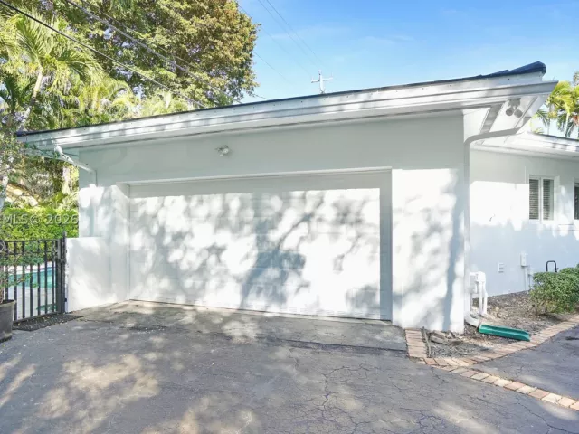 3-bedroom home for rent in Coral Gables - 711 Sunset Rd 711 - MondialRealty