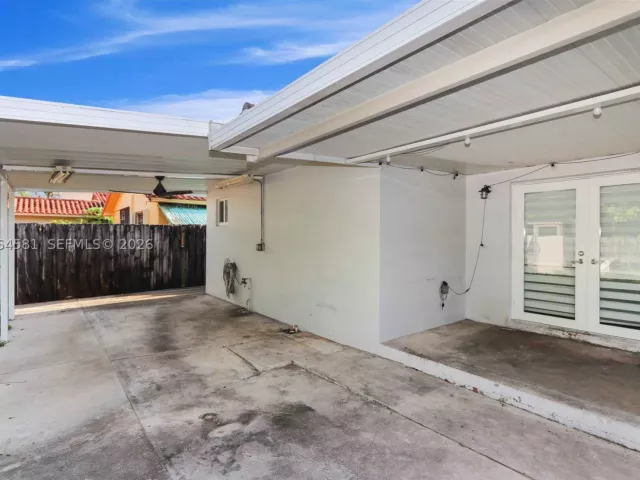 3-bedroom home for sale in Miami - 2224 SW 61st Ave - MondialRealty