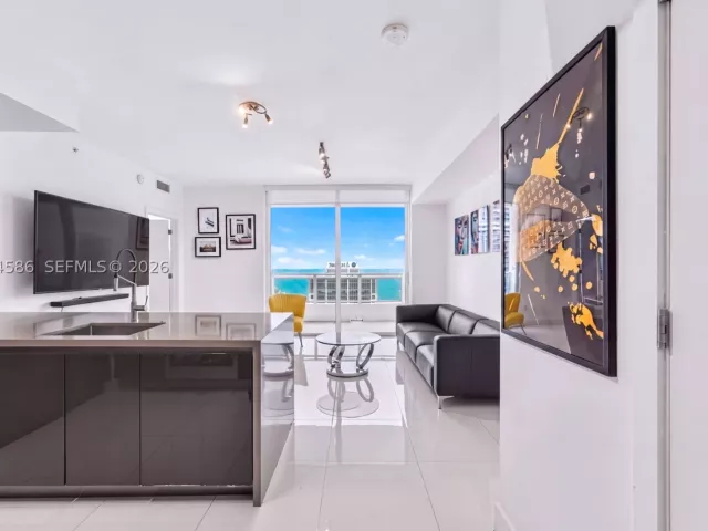 1-bedroom condo for rent in Miami - 1080 Brickell Ave 3902 - MondialRealty
