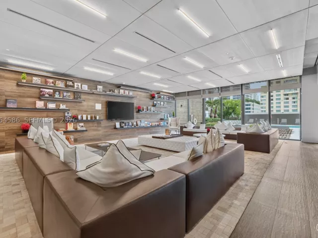 1-bedroom condo for rent in Miami - 1080 Brickell Ave 3902 - MondialRealty
