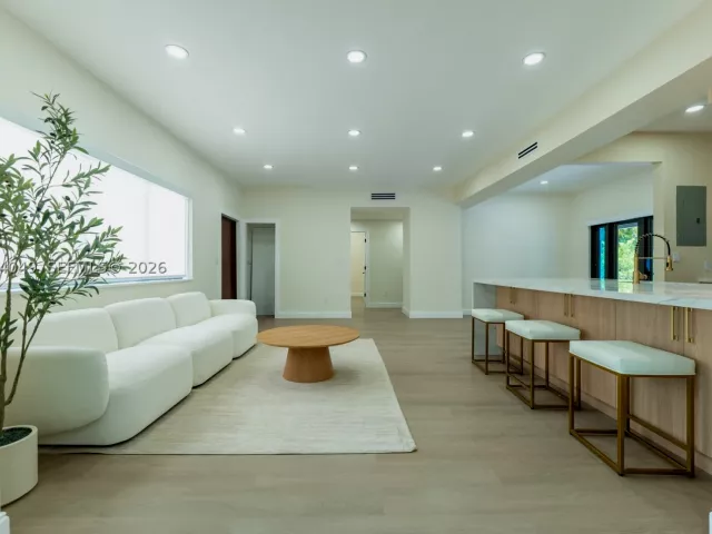 3-bedroom home for rent in Miami Beach - 4144 Alton Rd 4144 - MondialRealty