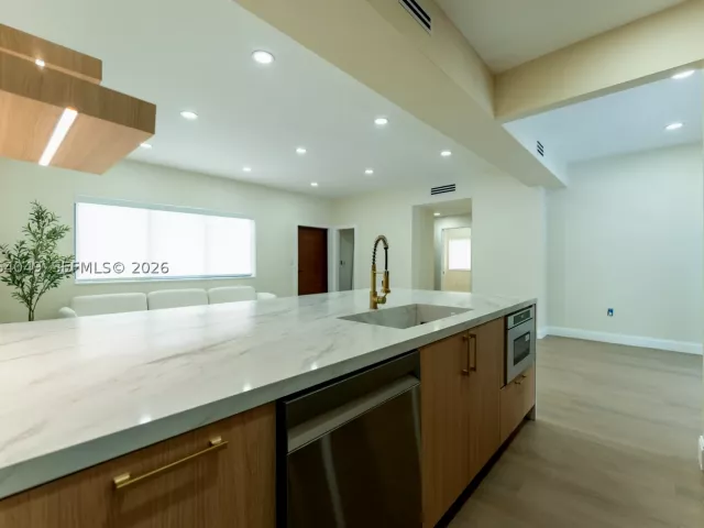 3-bedroom home for rent in Miami Beach - 4144 Alton Rd 4144 - MondialRealty