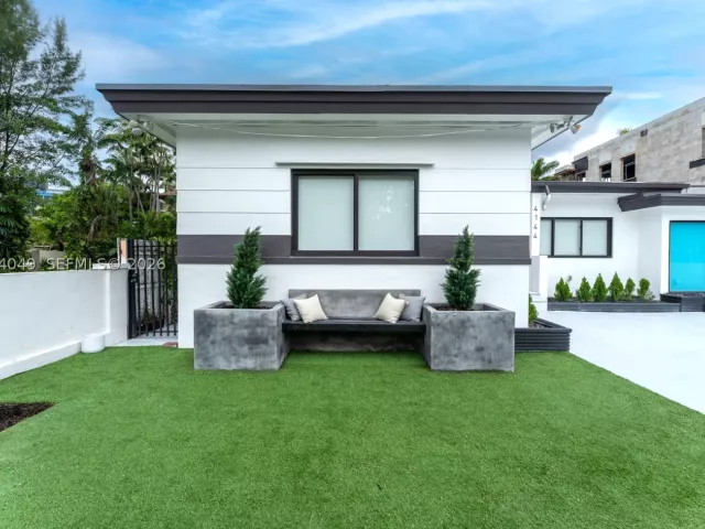 3-bedroom home for rent in Miami Beach - 4144 Alton Rd 4144 - MondialRealty