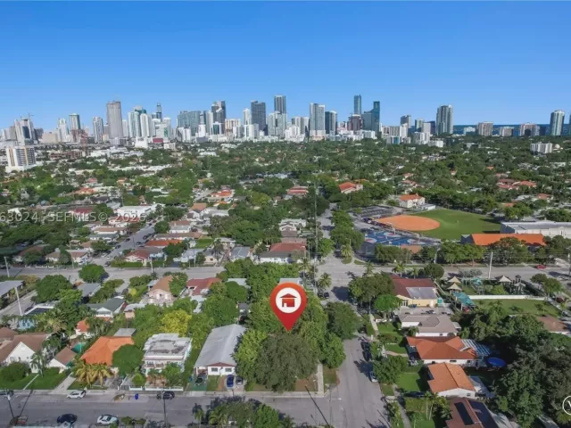 2-bedroom home for sale in Miami - 1233 SW 13TH ST - MondialRealty
