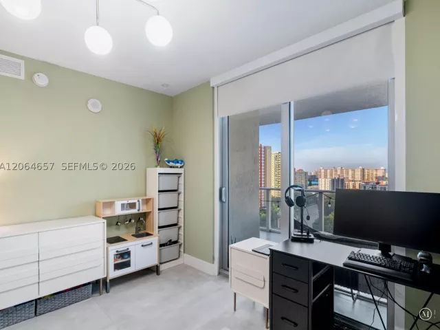 3-bedroom condo for sale in Sunny Isles Beach - 300 Sunny Isles Blvd 4-1405 - MondialRealty