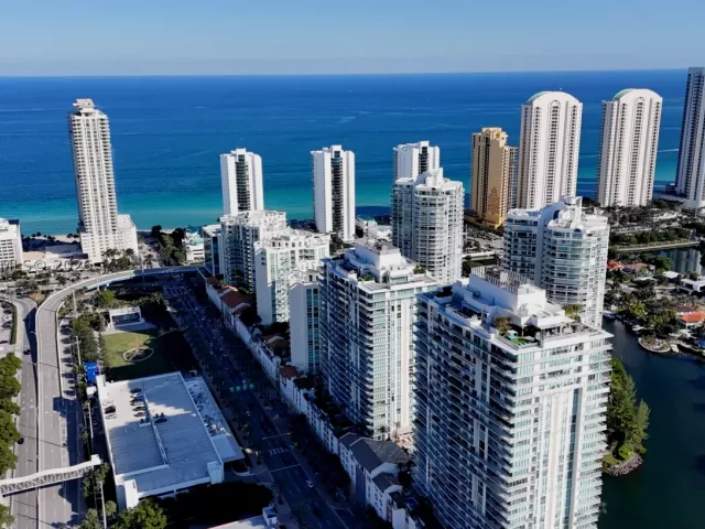 3-bedroom condo for sale in Sunny Isles Beach - 300 Sunny Isles Blvd 4-1405 - MondialRealty