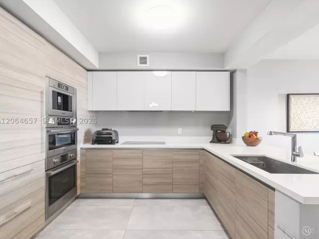 3-bedroom condo for sale in Sunny Isles Beach - 300 Sunny Isles Blvd 4-1405 - MondialRealty