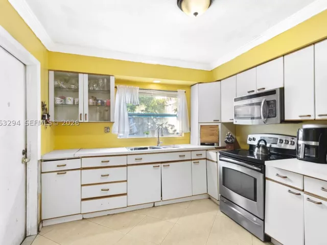 3-bedroom home for sale in Miami - 11045 SW 161st Ter - MondialRealty