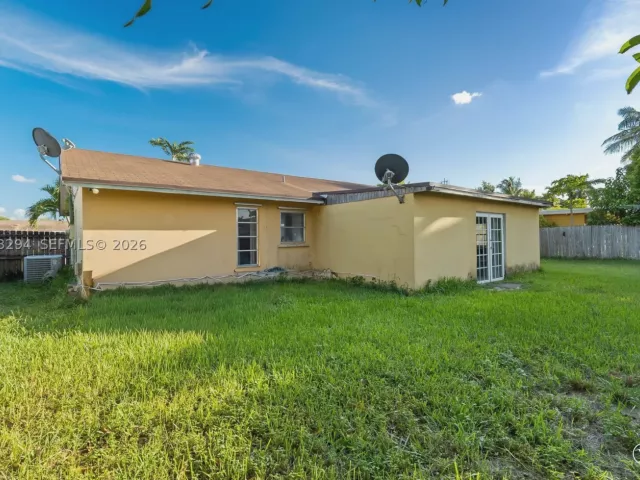 3-bedroom home for sale in Miami - 11045 SW 161st Ter - MondialRealty