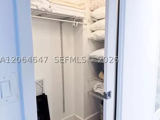 2-bedroom condo for rent in Miami Beach - 5161 Collins Ave 1003 - MondialRealty