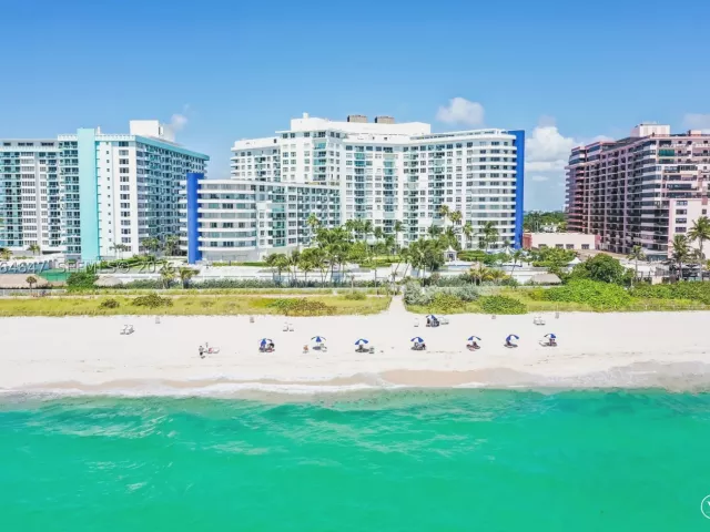2-bedroom condo for rent in Miami Beach - 5161 Collins Ave 1003 - MondialRealty