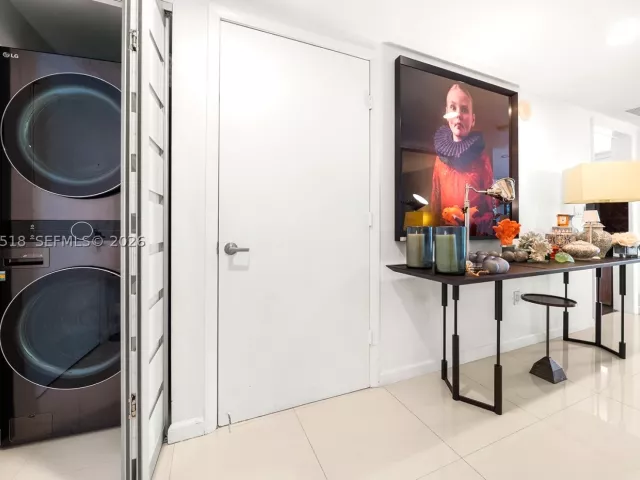 2-bedroom condo for sale in Miami - 495 Brickell Ave 1802 - MondialRealty