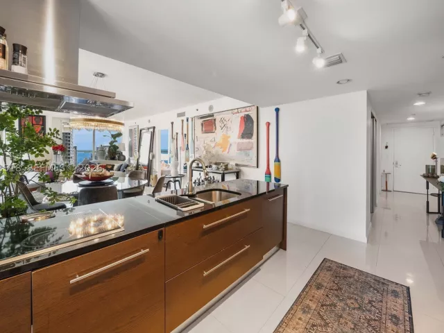 2-bedroom condo for sale in Miami - 495 Brickell Ave 1802 - MondialRealty