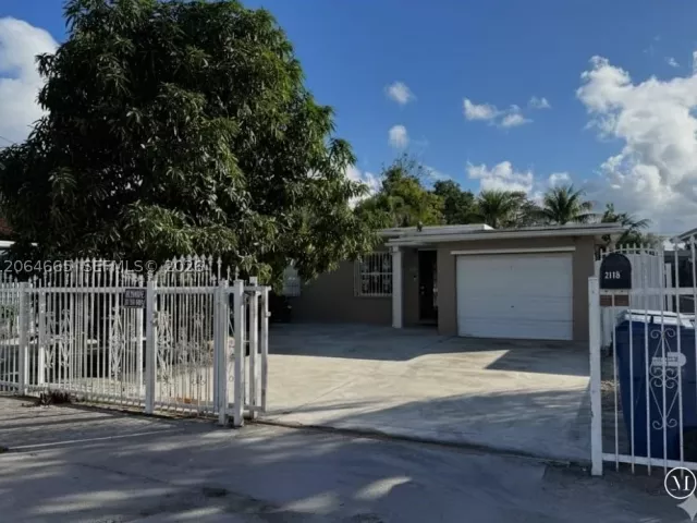 4-bedroom home for sale in Miami - 2118 NW 86th St - MondialRealty