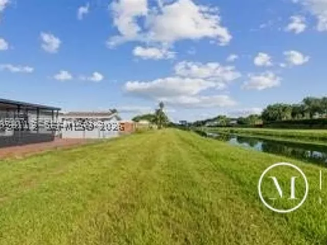 3-bedroom home for sale in Miami - 10471 SW 141st Dr - MondialRealty