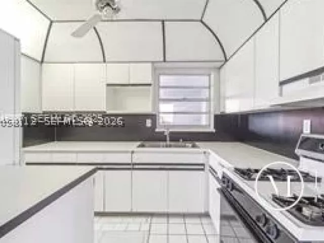 3-bedroom home for sale in Miami - 10471 SW 141st Dr - MondialRealty