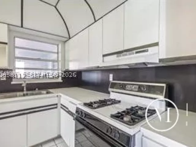 3-bedroom home for sale in Miami - 10471 SW 141st Dr - MondialRealty