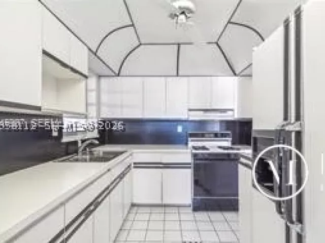 3-bedroom home for sale in Miami - 10471 SW 141st Dr - MondialRealty