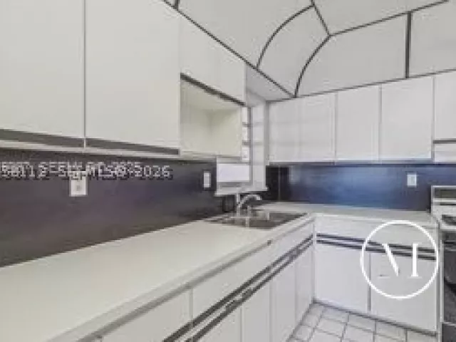 3-bedroom home for sale in Miami - 10471 SW 141st Dr - MondialRealty