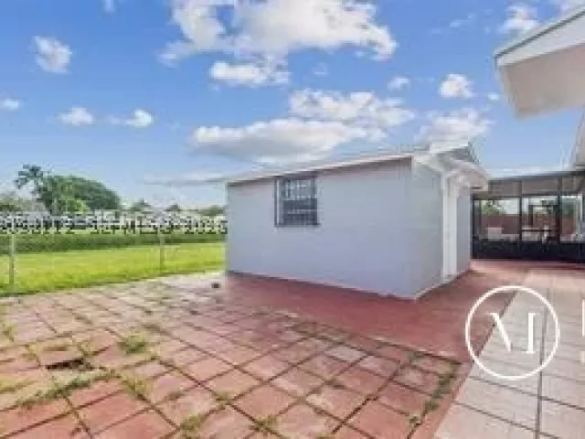 3-bedroom home for sale in Miami - 10471 SW 141st Dr - MondialRealty