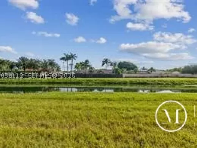 3-bedroom home for sale in Miami - 10471 SW 141st Dr - MondialRealty