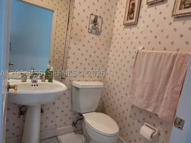 4-bedroom home for sale in Miami - 8235 SW 85th Ter - MondialRealty