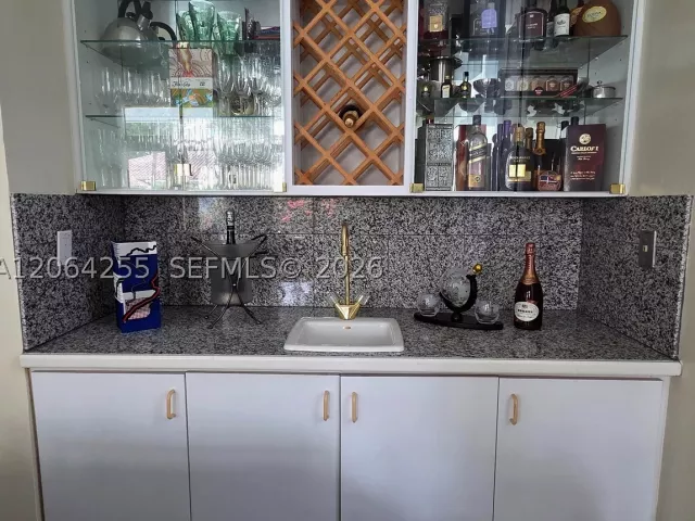 4-bedroom home for sale in Miami - 8235 SW 85th Ter - MondialRealty