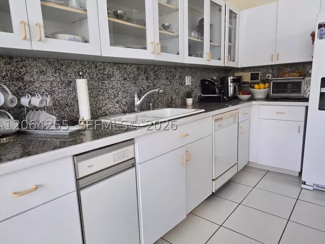4-bedroom home for sale in Miami - 8235 SW 85th Ter - MondialRealty