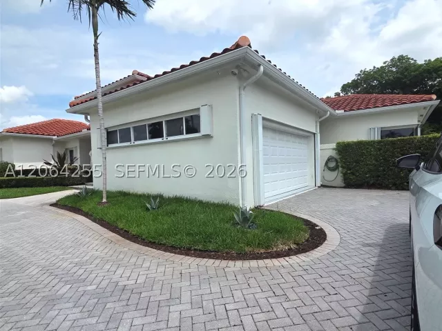 4-bedroom home for sale in Miami - 8235 SW 85th Ter - MondialRealty