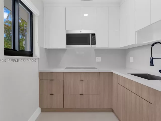 4-bedroom home for sale in Miami - 4375 SW 112th Ave - MondialRealty