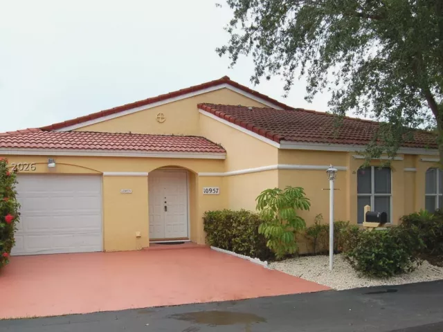 3-bedroom home for rent in Miami - 10957 SW 73rd Ter - MondialRealty