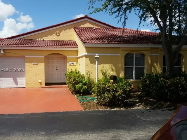3-bedroom home for rent in Miami - 10957 SW 73rd Ter - MondialRealty
