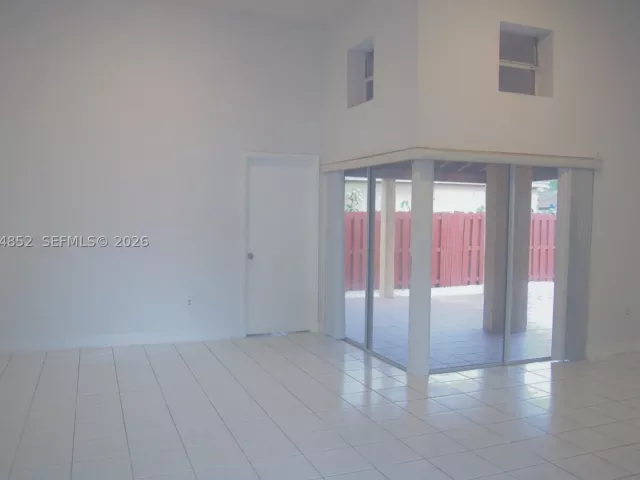 3-bedroom home for rent in Miami - 10957 SW 73rd Ter - MondialRealty