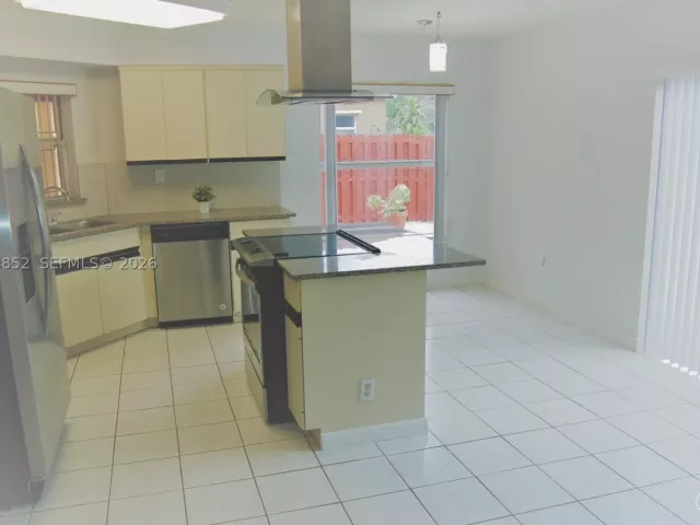 3-bedroom home for rent in Miami - 10957 SW 73rd Ter - MondialRealty