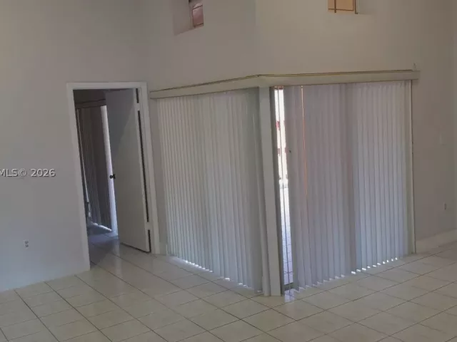3-bedroom home for rent in Miami - 10957 SW 73rd Ter - MondialRealty