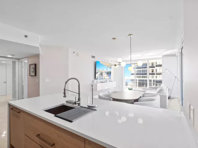 2-bedroom condo for sale in Hallandale Beach - 1830 S Ocean Drive 1006 - MondialRealty