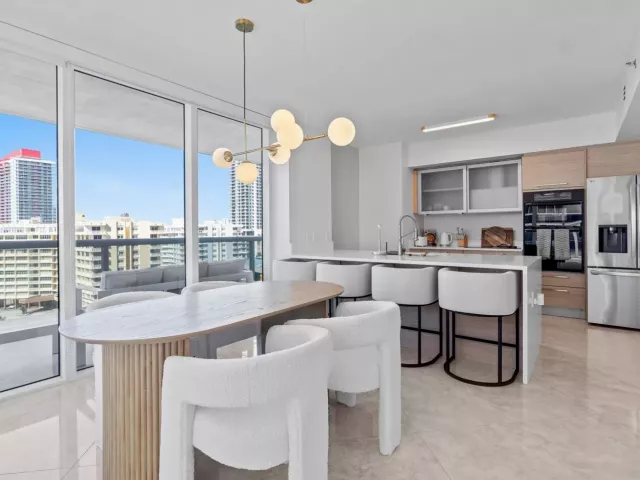 2-bedroom condo for sale in Hallandale Beach - 1830 S Ocean Drive 1006 - MondialRealty