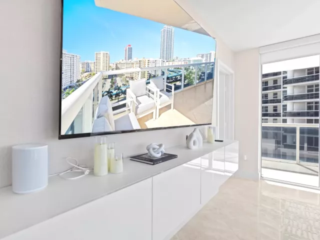 2-bedroom condo for sale in Hallandale Beach - 1830 S Ocean Drive 1006 - MondialRealty