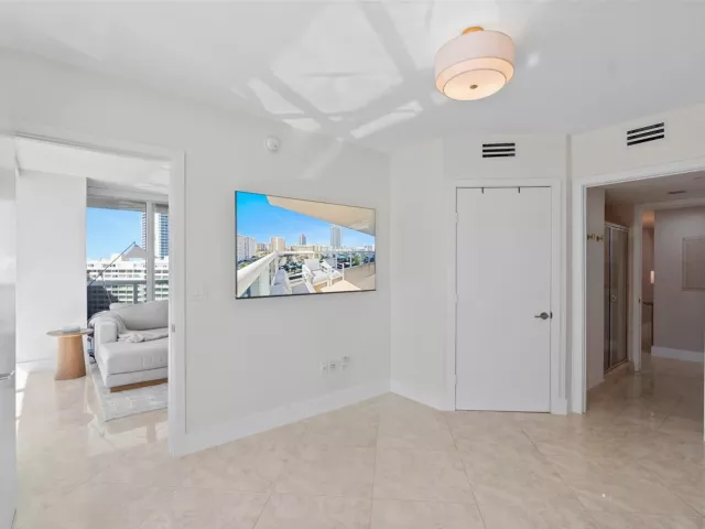 2-bedroom condo for sale in Hallandale Beach - 1830 S Ocean Drive 1006 - MondialRealty