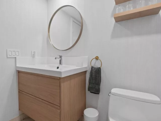 2-bedroom condo for sale in Hallandale Beach - 1830 S Ocean Drive 1006 - MondialRealty