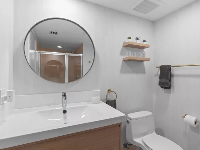 2-bedroom condo for sale in Hallandale Beach - 1830 S Ocean Drive 1006 - MondialRealty