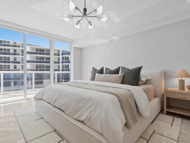 2-bedroom condo for sale in Hallandale Beach - 1830 S Ocean Drive 1006 - MondialRealty