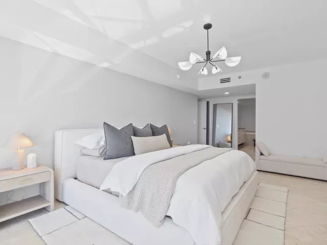 2-bedroom condo for sale in Hallandale Beach - 1830 S Ocean Drive 1006 - MondialRealty