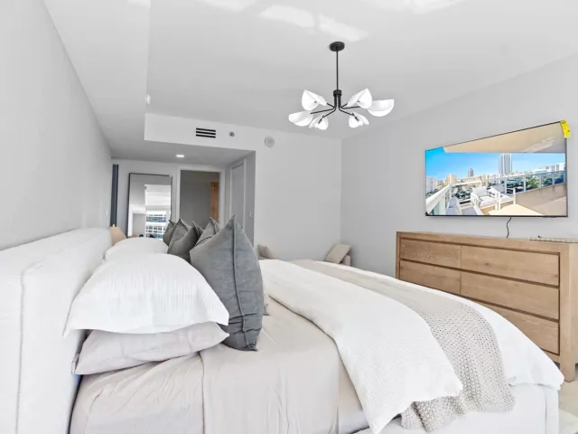 2-bedroom condo for sale in Hallandale Beach - 1830 S Ocean Drive 1006 - MondialRealty
