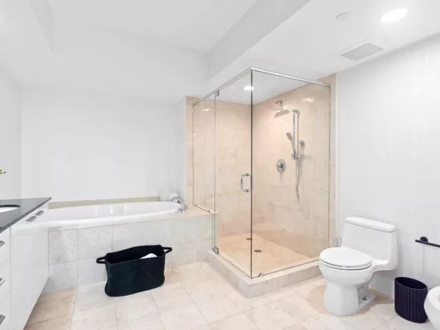 2-bedroom condo for sale in Hallandale Beach - 1830 S Ocean Drive 1006 - MondialRealty