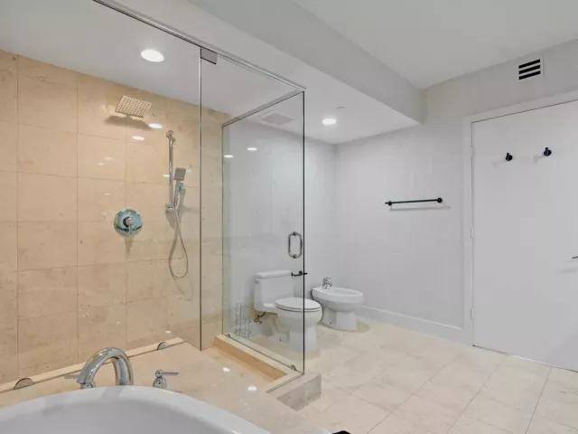 2-bedroom condo for sale in Hallandale Beach - 1830 S Ocean Drive 1006 - MondialRealty
