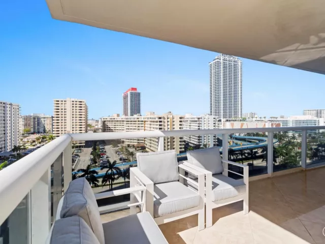 2-bedroom condo for sale in Hallandale Beach - 1830 S Ocean Drive 1006 - MondialRealty