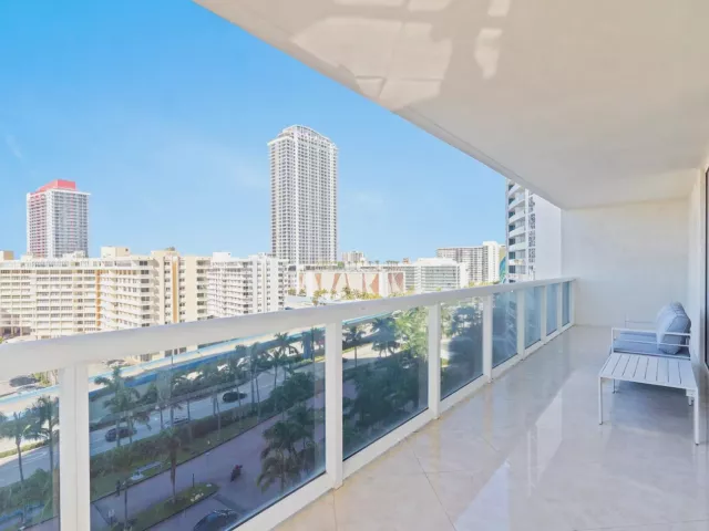 2-bedroom condo for sale in Hallandale Beach - 1830 S Ocean Drive 1006 - MondialRealty