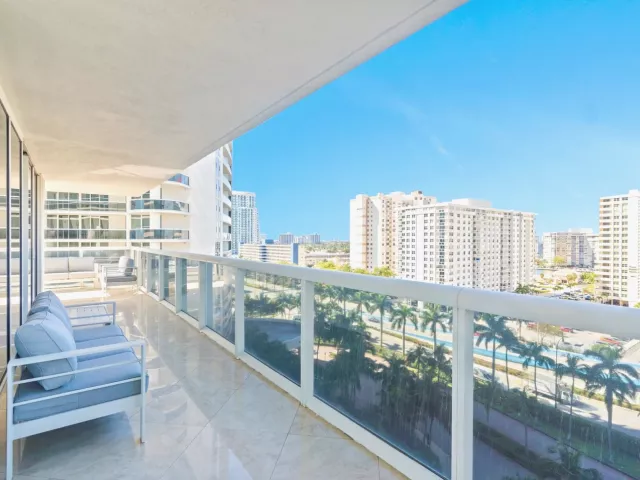 2-bedroom condo for sale in Hallandale Beach - 1830 S Ocean Drive 1006 - MondialRealty
