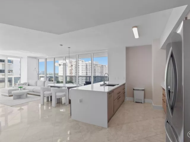 2-bedroom condo for sale in Hallandale Beach - 1830 S Ocean Drive 1006 - MondialRealty
